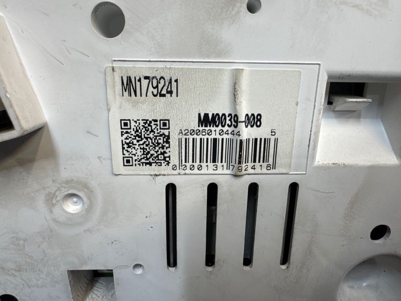 Приборная панель Mitsubishi L200 2006-15 в милях 905416 фото