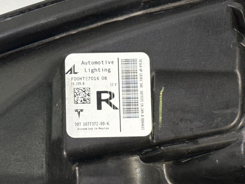 Фара права Tesla Model 3 2018-20 (сколи на корпусі, некорректна робота блоків) 912360 фото
