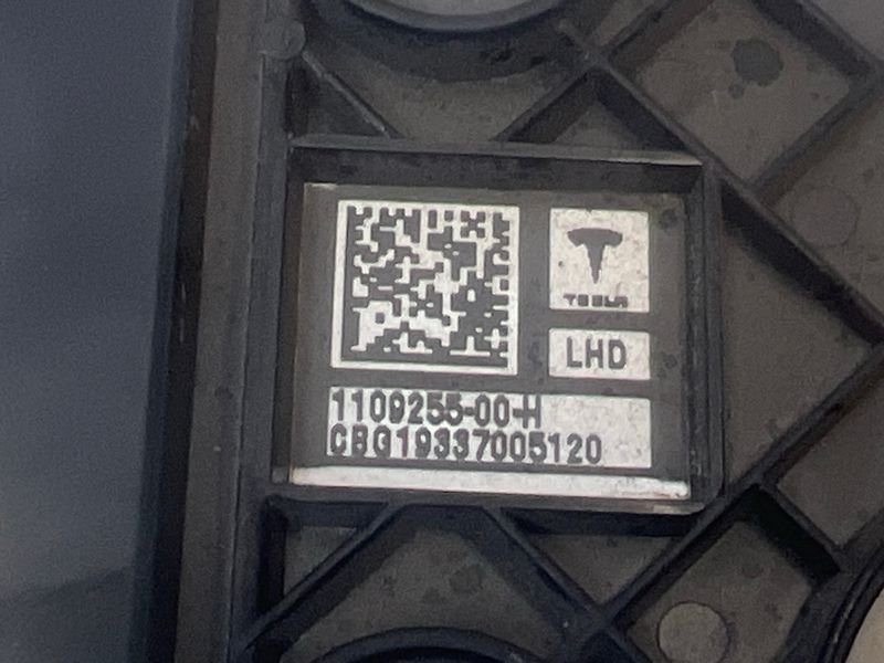 Накладка стійки права Tesla Model 3 (з камерою і блоком) 897049 фото