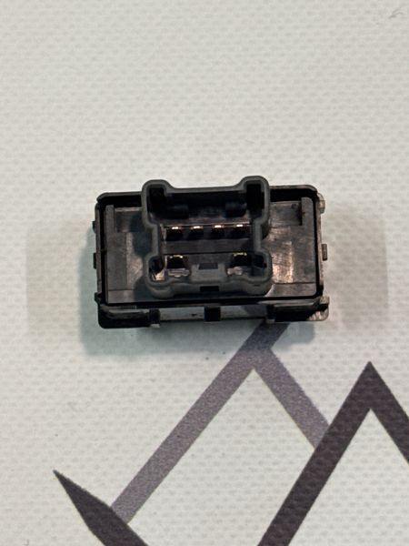 Кнопка подогрева сиденья левого Nissan Navara D40 Pathfinder R51 911639 фото