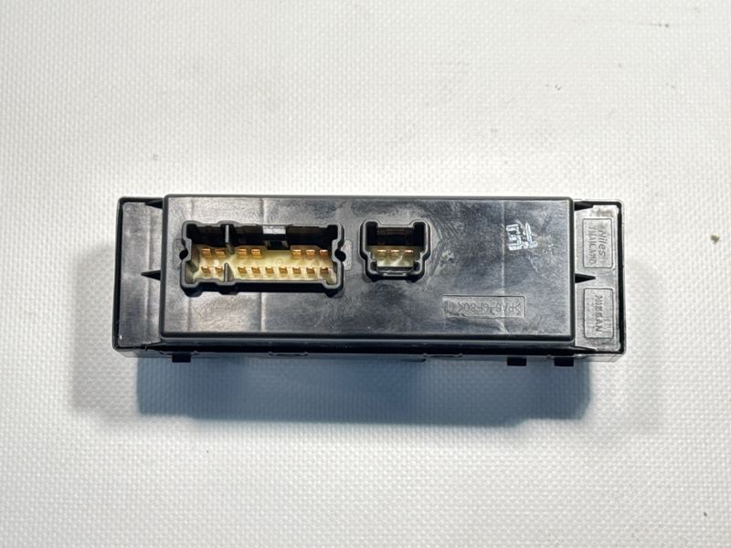 Блок стеклоподъемника Nissan Navara D23 493948 фото