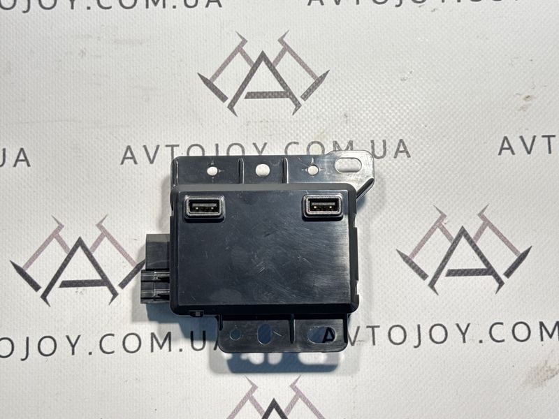 Блок USB Tesla Model 3 493299 фото