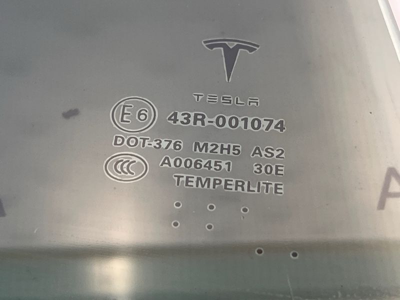 Скло дверей задніх правих Tesla Model S, Sr 897407 фото