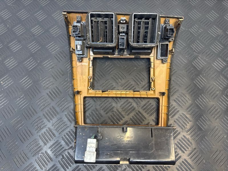Накладка торпедо центральна Hyundai Terracan HP 494269 фото