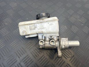 Главный тормозной цилиндр Nissan Navara D23 2.3d 494182 фото